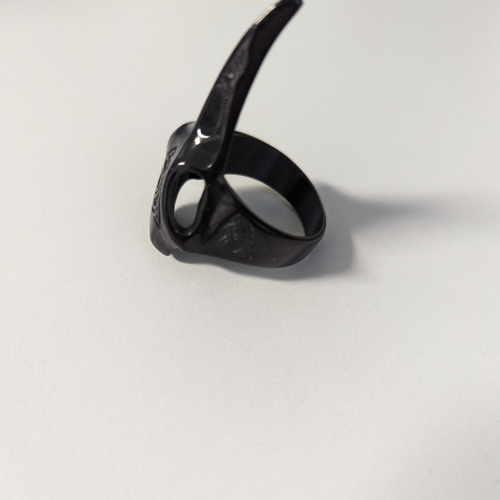Unique ring - Picture 2 of 3